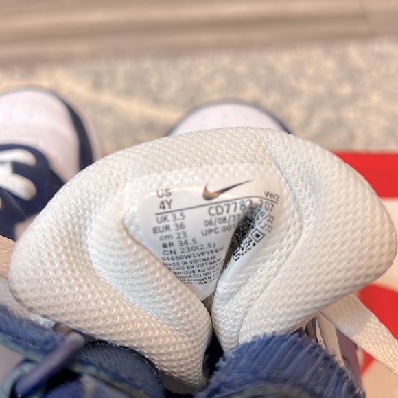 💙NIKE Court Borough Mid 2 (GS) White/Blue Void-Signal Blue Size 4Y💙 - Picture 9 of 12